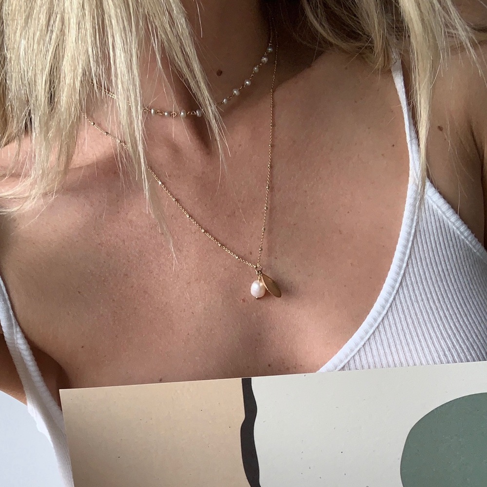 Pearl shell necklace